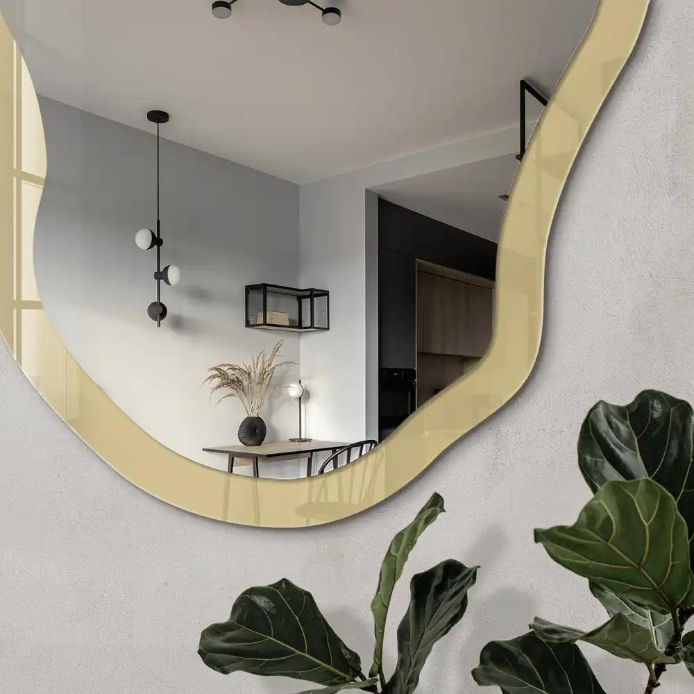 Miroir irrégulier avec impression beige et jaune