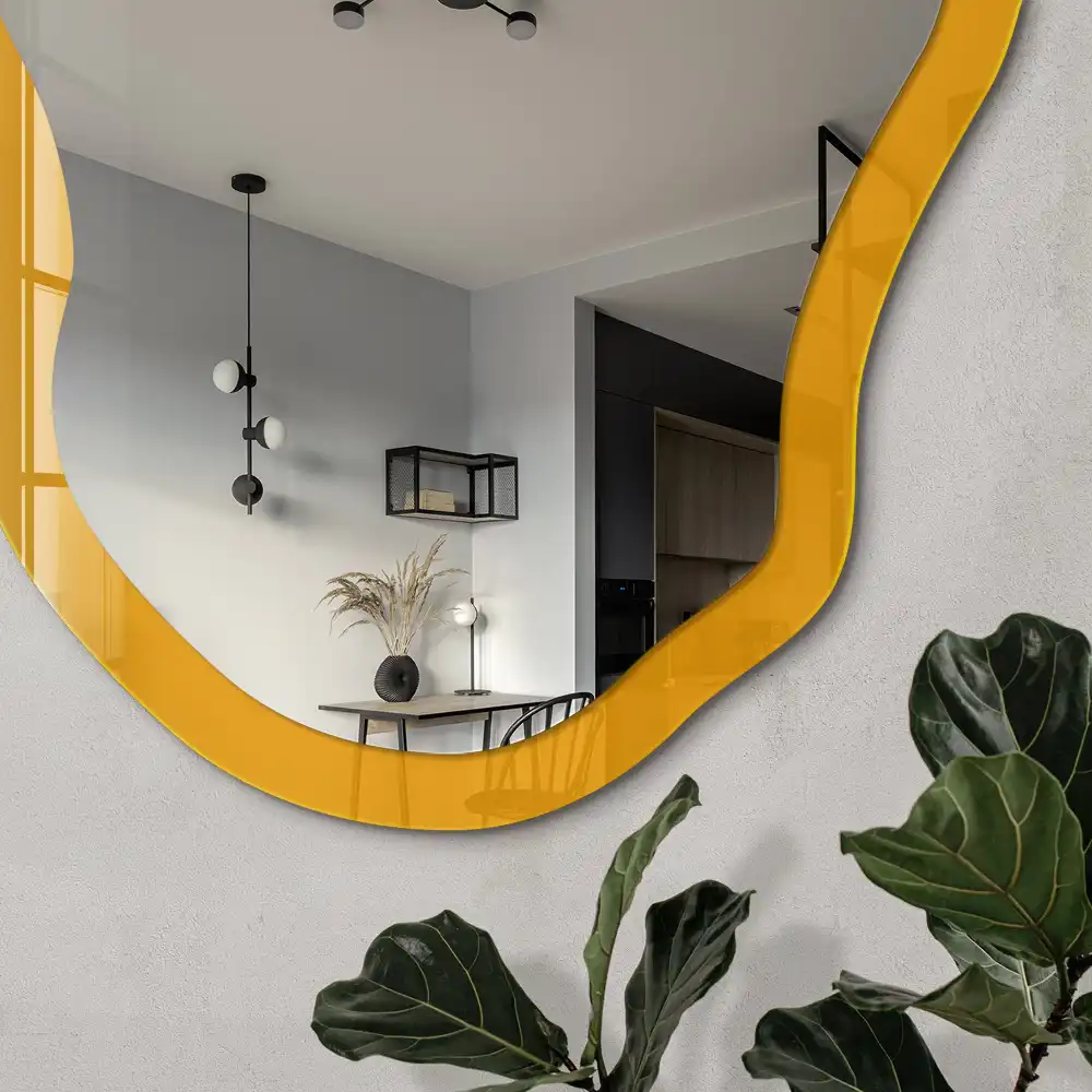 Miroir encadré à impression forme irrégulière jaune pierre
