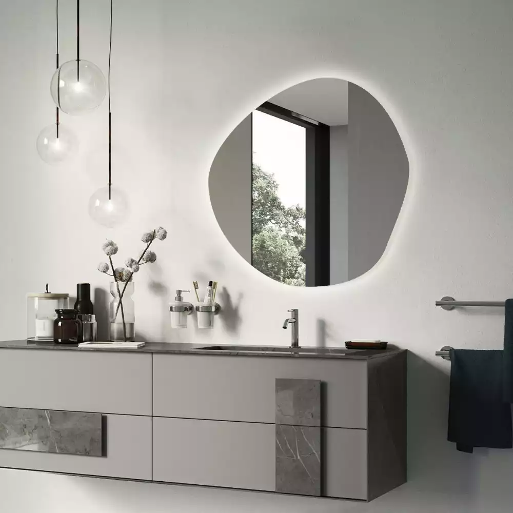 Miroir mural lumineux au design minimaliste et forme originale