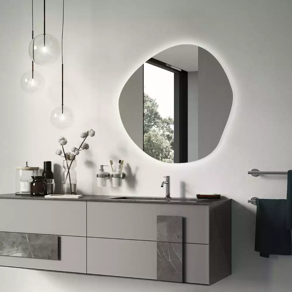 Miroir mural lumineux au design minimaliste et forme originale