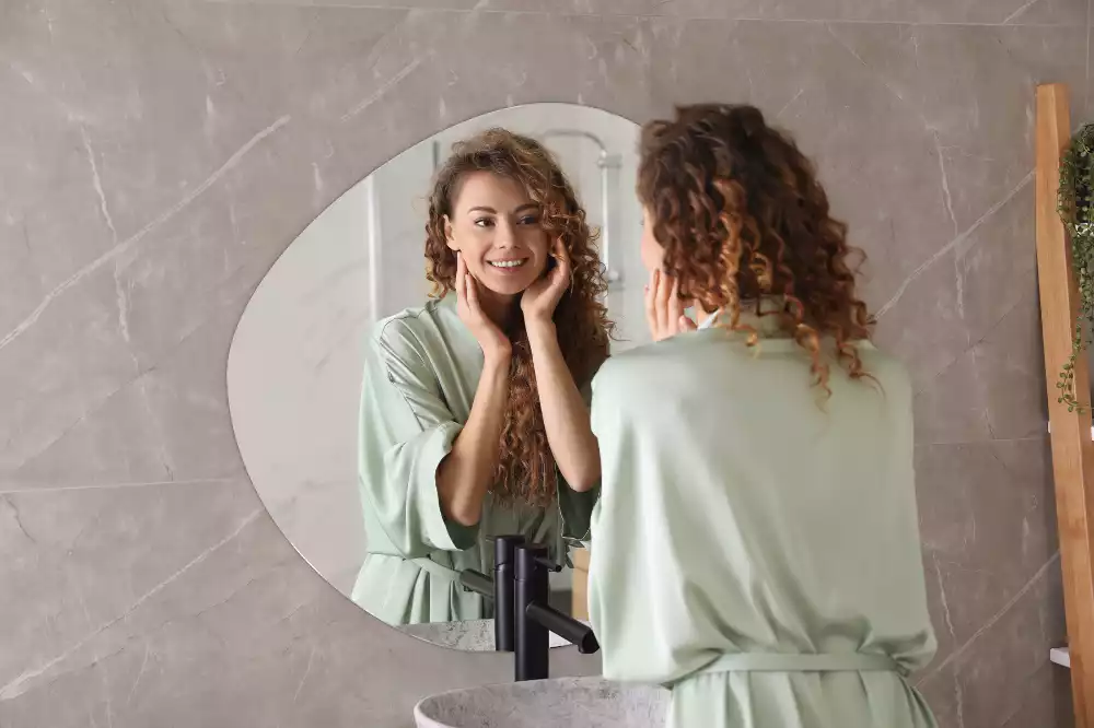 Miroir asymétrique suspendu moderne