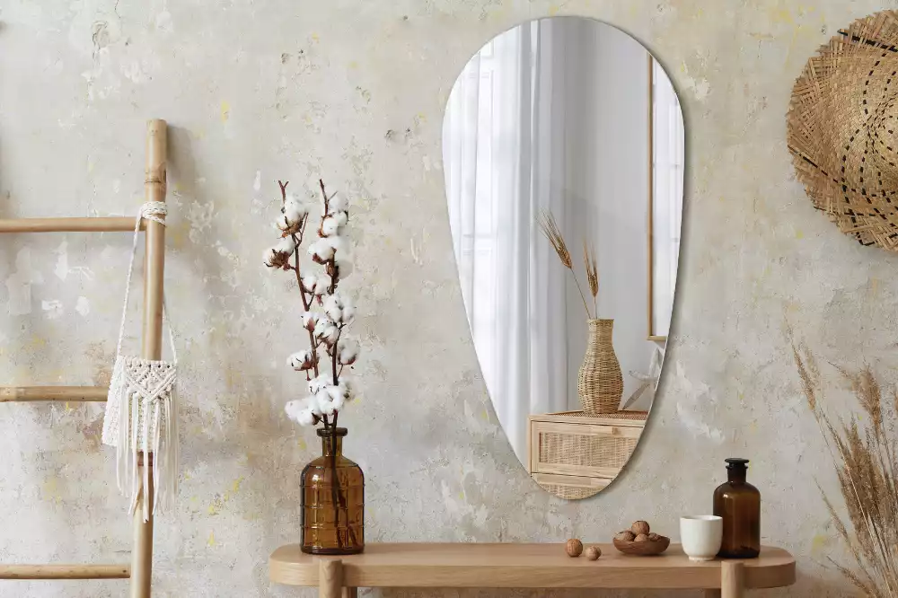 Miroir suspendu en forme de goutte d'eau