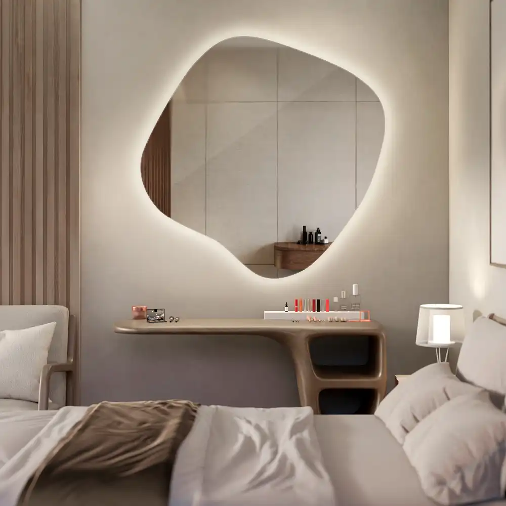 Miroir lumineux de forme organique