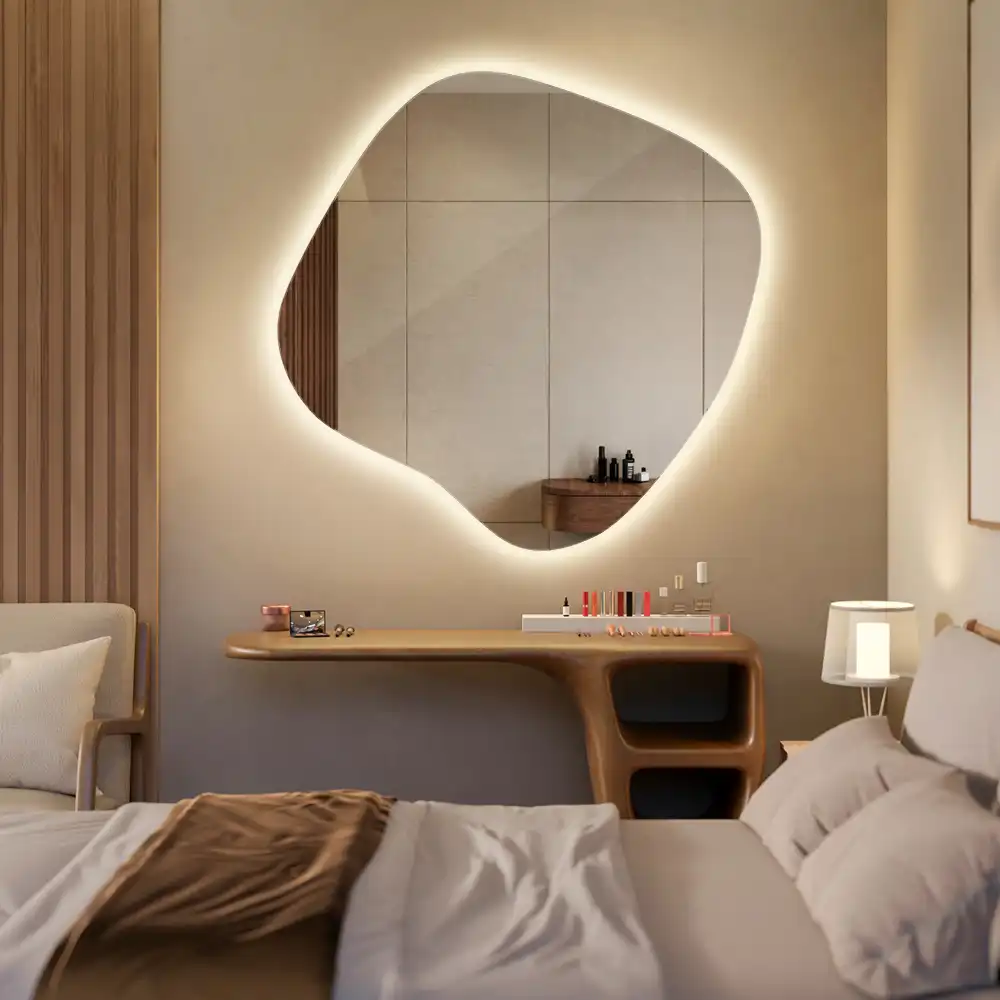 Miroir lumineux de forme organique