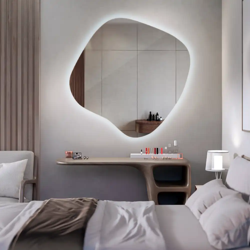 Miroir lumineux de forme organique