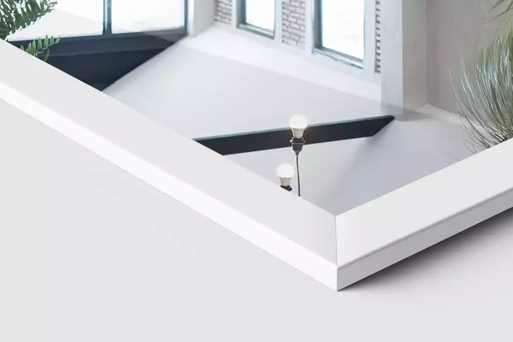 Miroir sur pied avec cadre blanc minimaliste