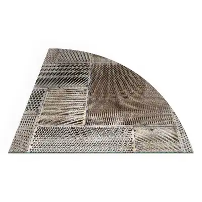 Plaque de protection en verre quart de cercle pour poêle à bois avec motif feuille perforée