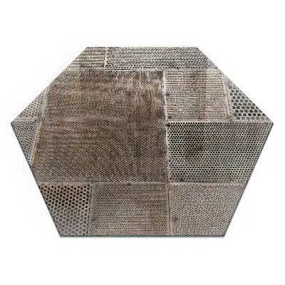 Plaque de sol hexagonale en verre pour poêle à bois avec motif de feuilles perforées
