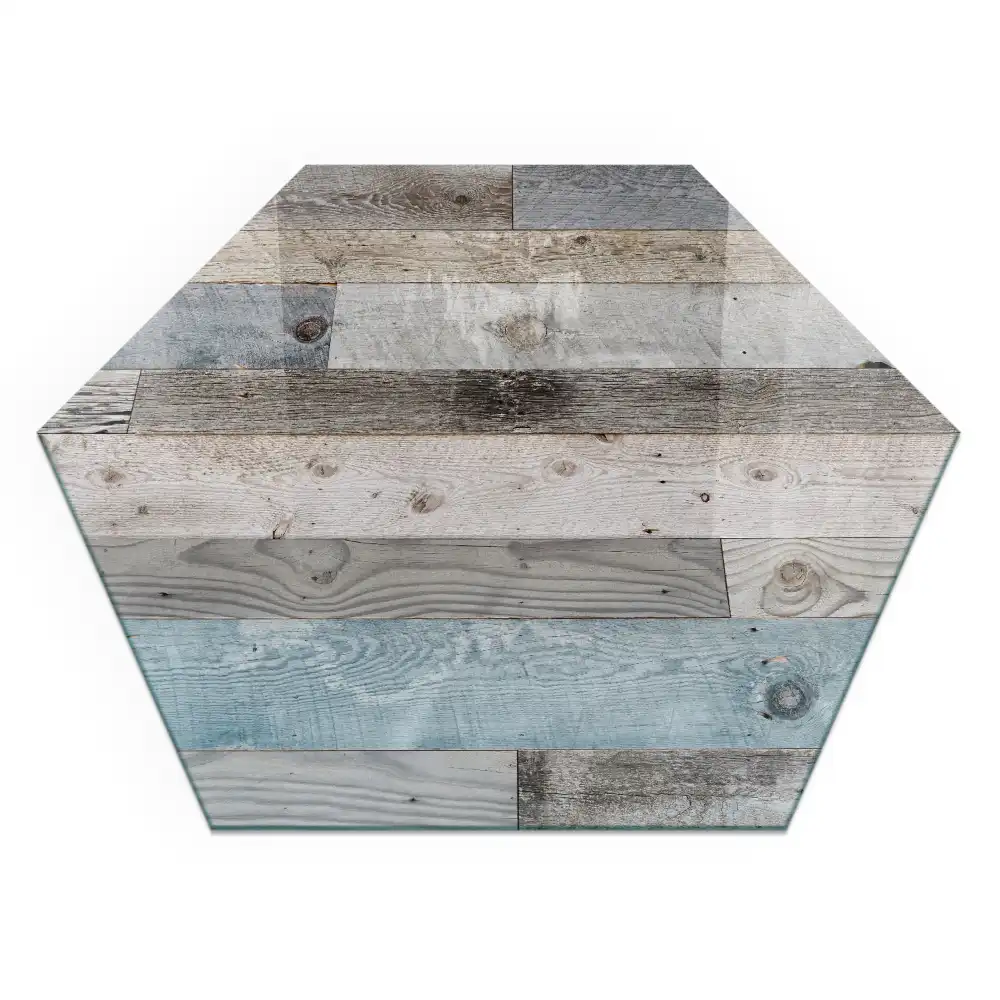 Socle hexagonal pour cheminée en planches de différentes teintes