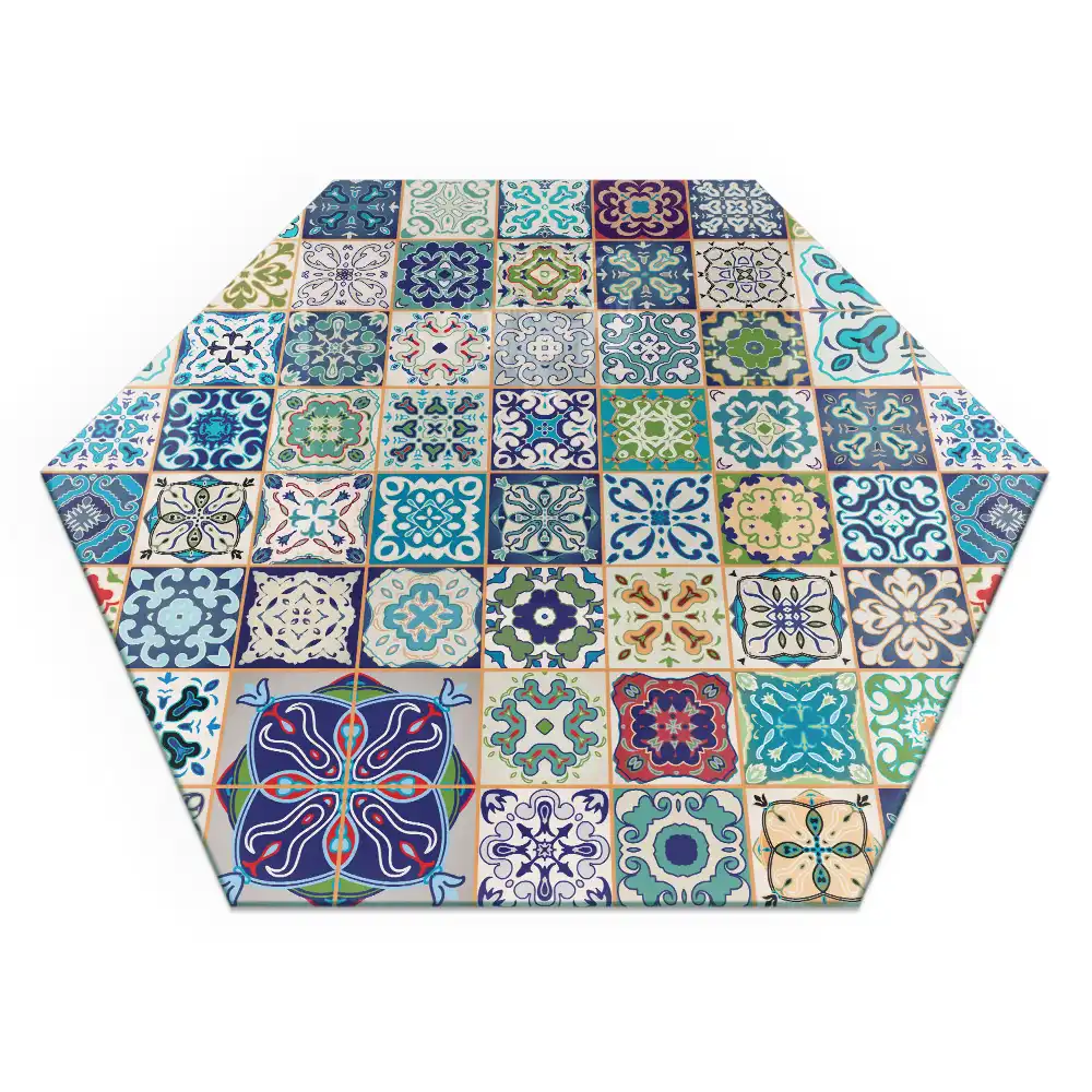 Plaque de protection pour cheminée en verre hexagonal avec motifs mosaïque sur carreaux
