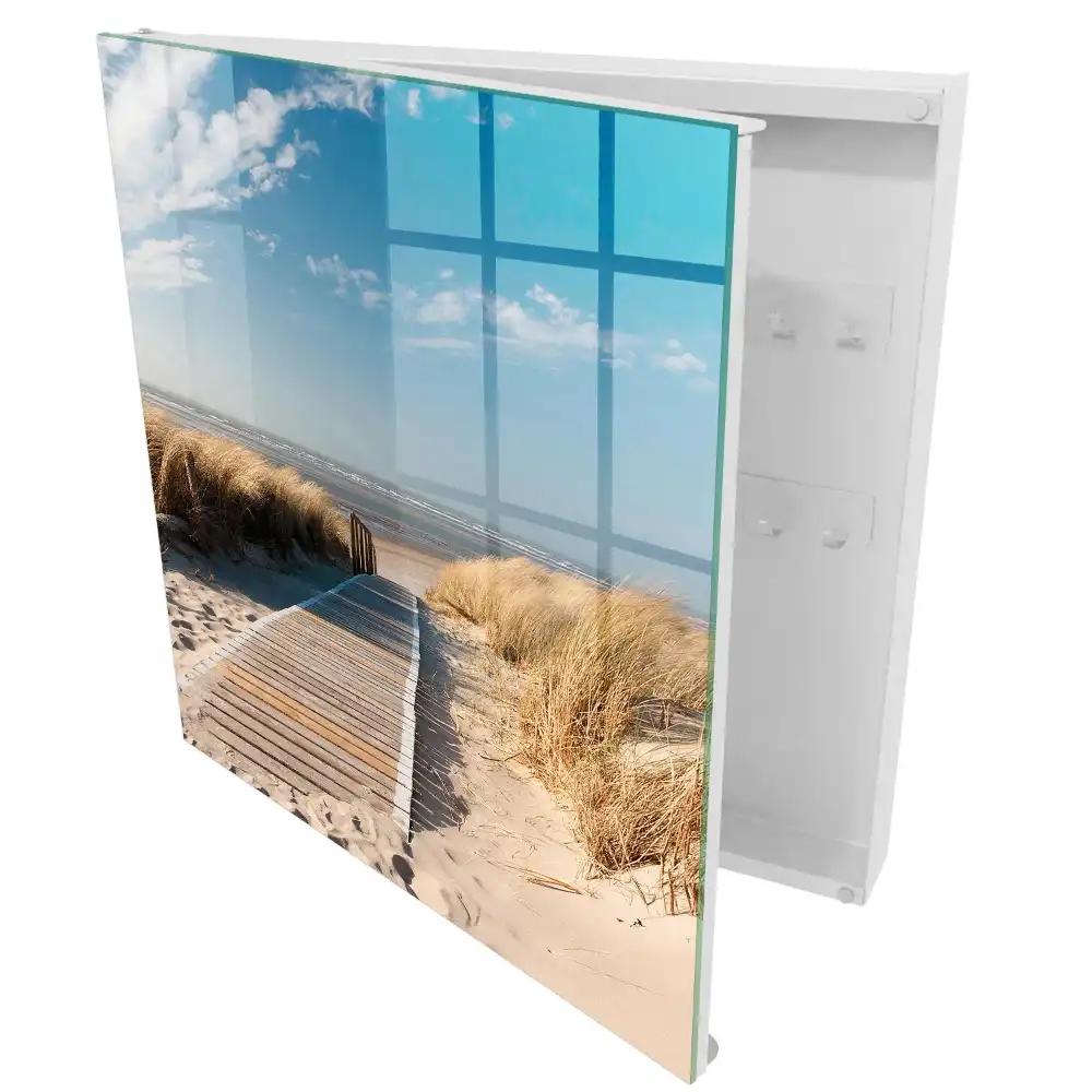 Boîte à clés un chemin sur la plage entouré de dunes et d'herbes