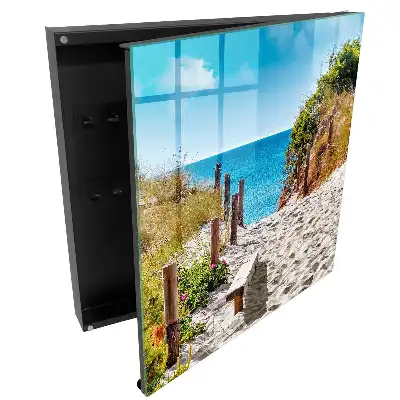 Armoire à clés chemin sablonneux au bord de la mer