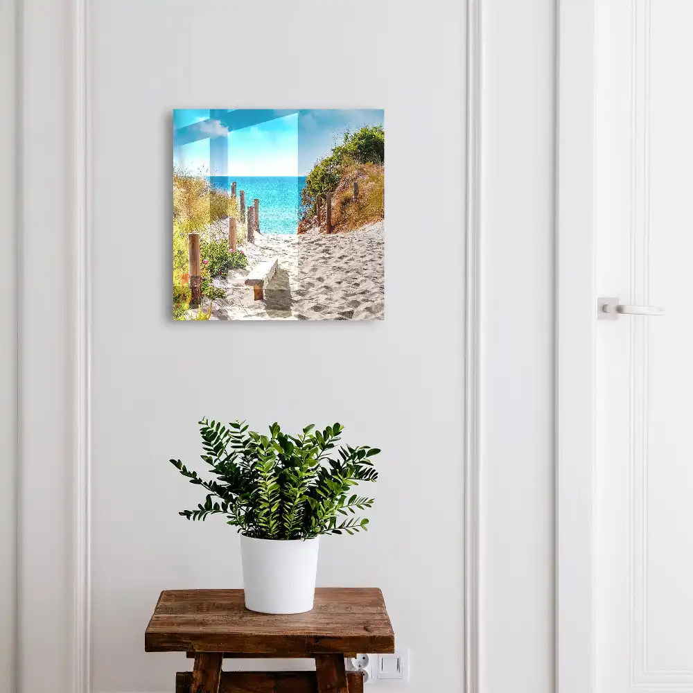 Armoire à clés chemin sablonneux au bord de la mer