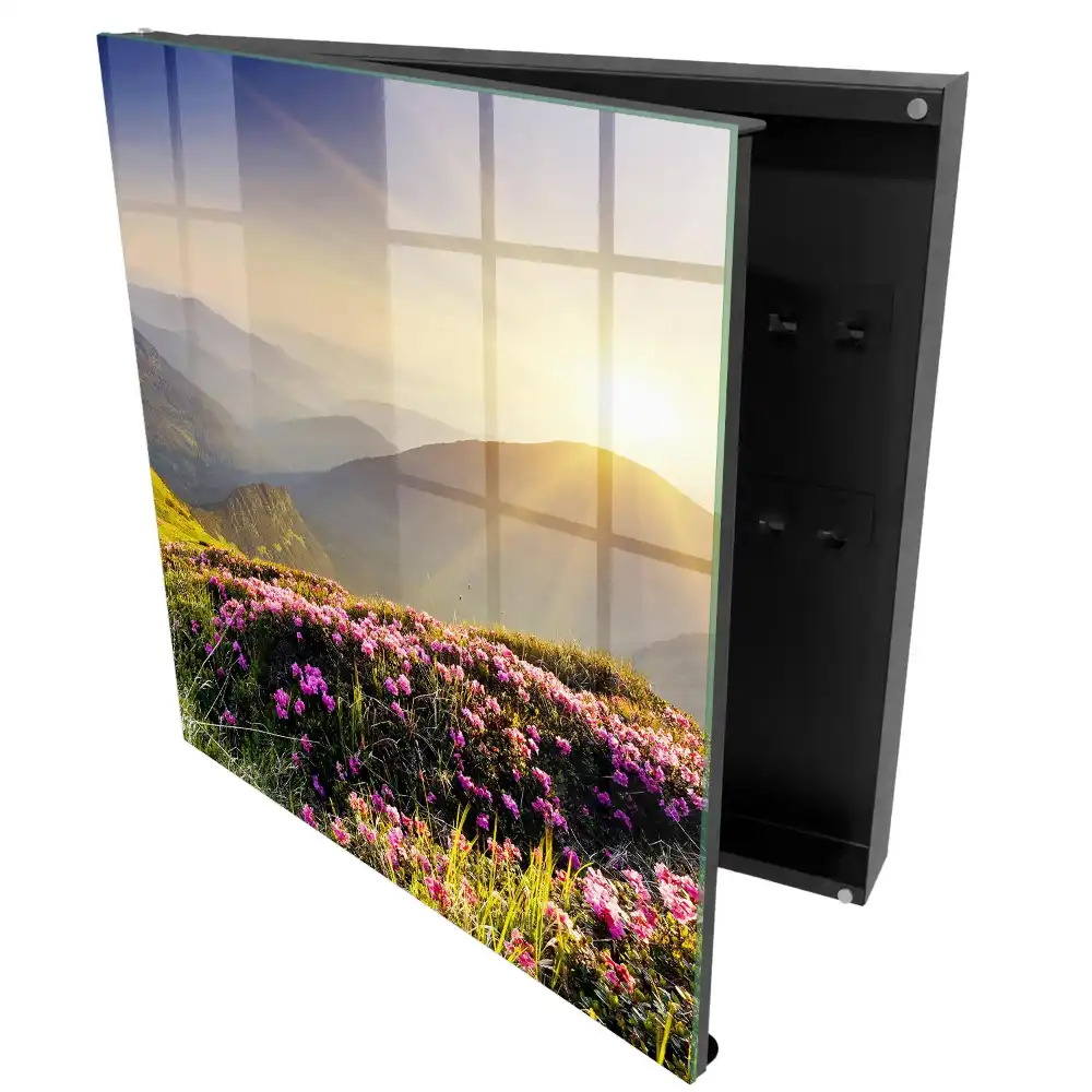 Boîte à clés montagnes et fleurs roses au lever du soleil