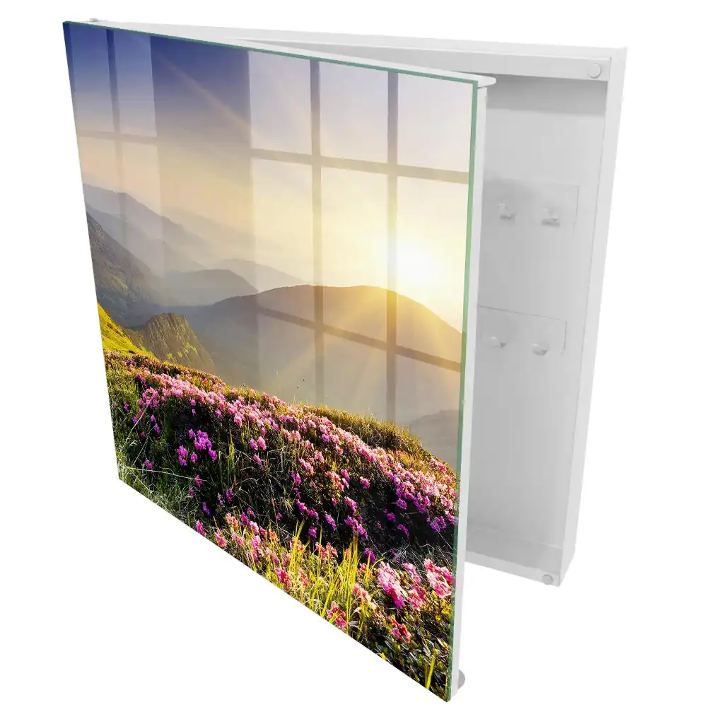 Boîte à clés montagnes et fleurs roses au lever du soleil