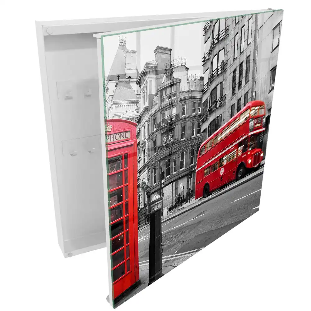 Armoire à clés bus rouge et cabine téléphonique