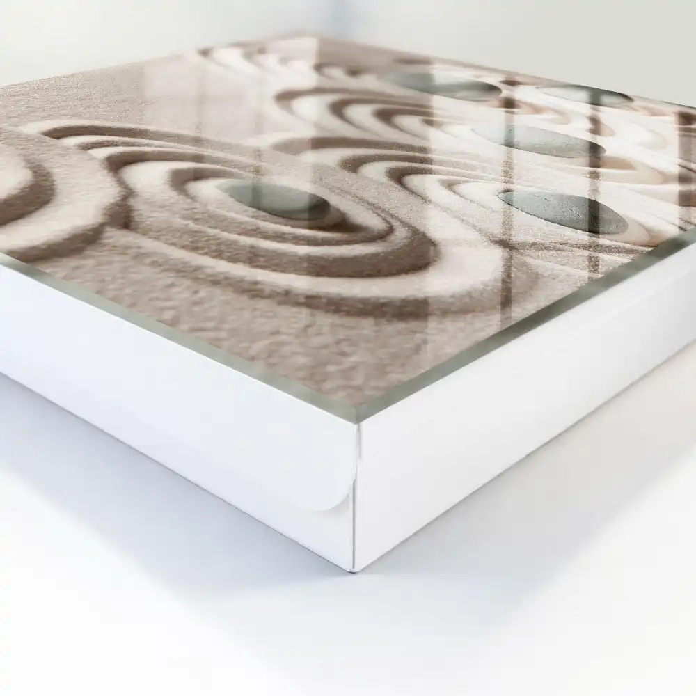 Boîte à clés murale des cercles harmonieux dans le sable avec des pierres grises