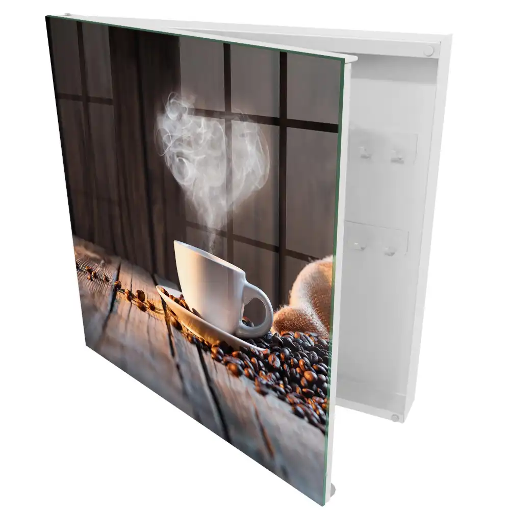 Boîte à clés murale une tasse de café sur une table en bois