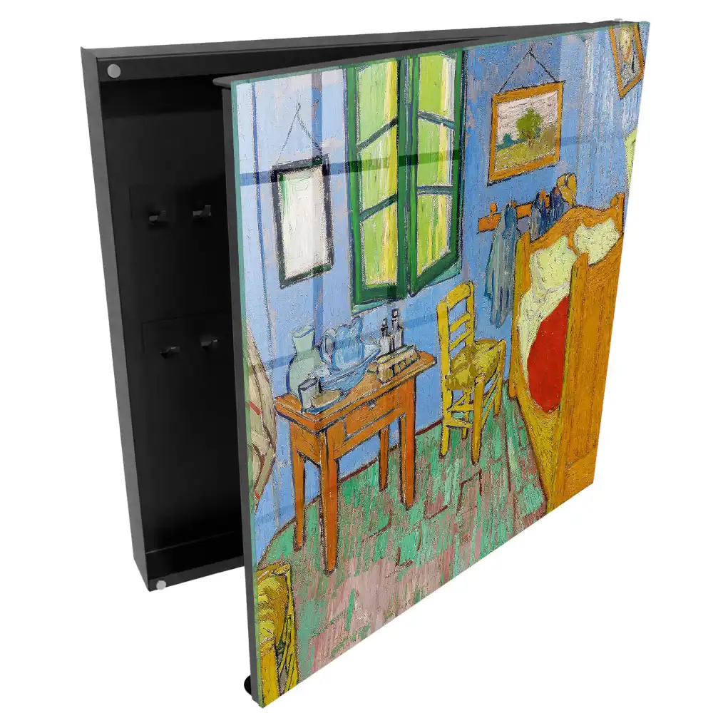 Armoire à clés une chambre avec un lit et des meubles en bois