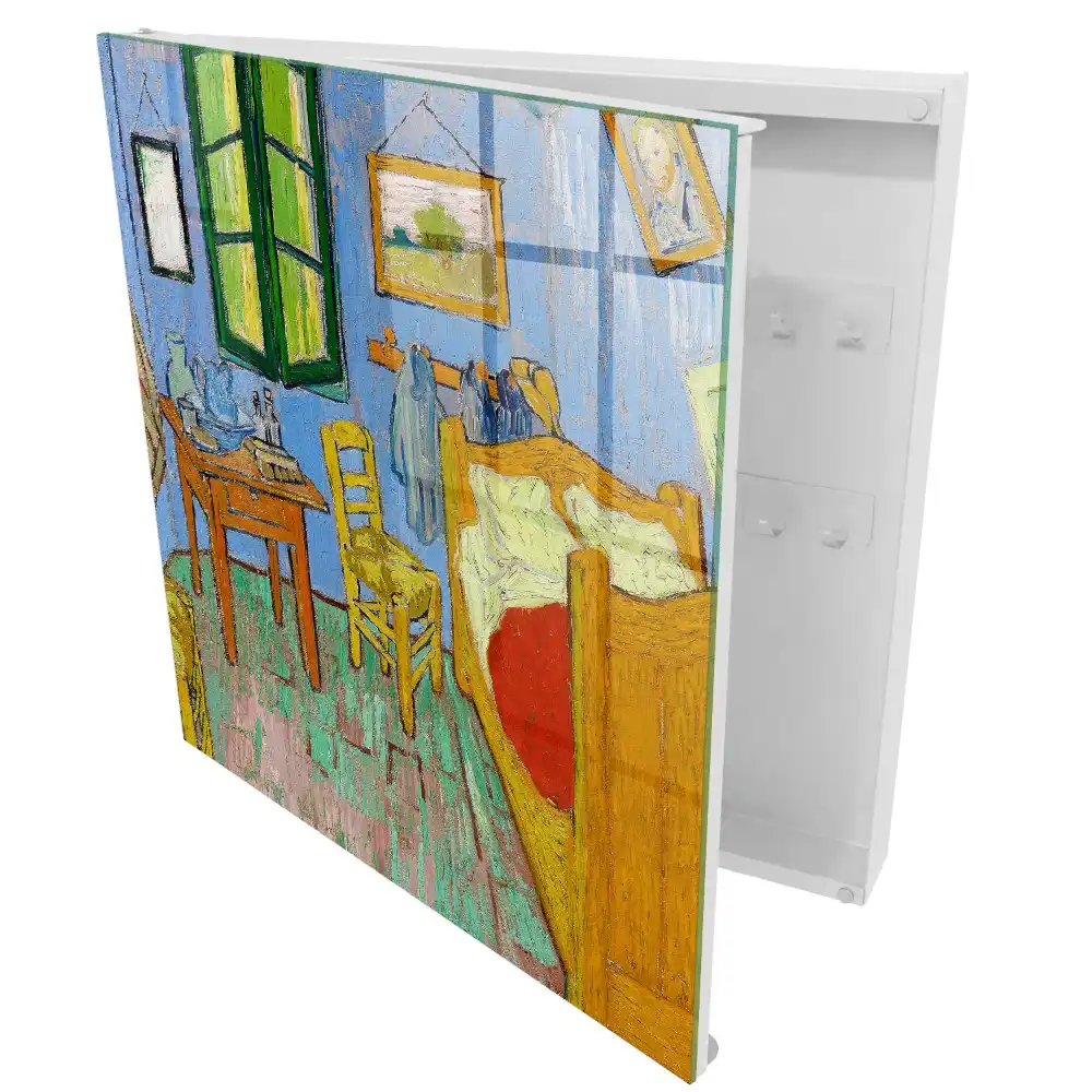 Armoire à clés une chambre avec un lit et des meubles en bois