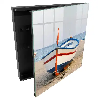 Boîte à clés murale un bateau sur la plage au soleil