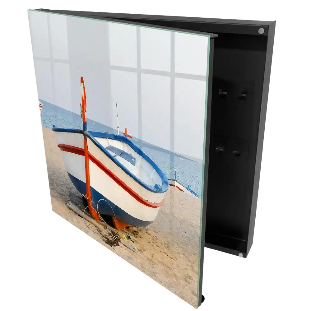 Boîte à clés murale un bateau sur la plage au soleil