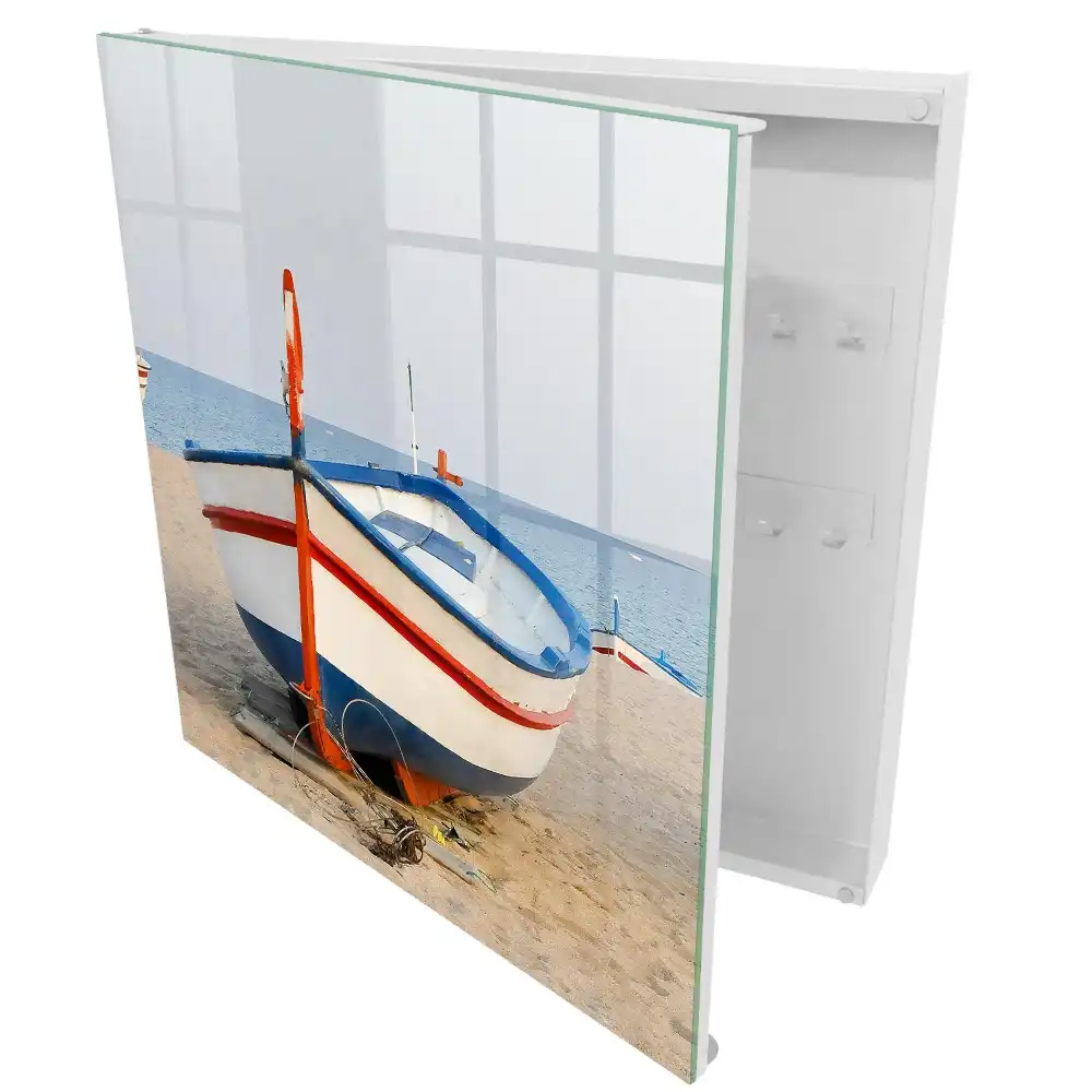 Boîte à clés murale un bateau sur la plage au soleil