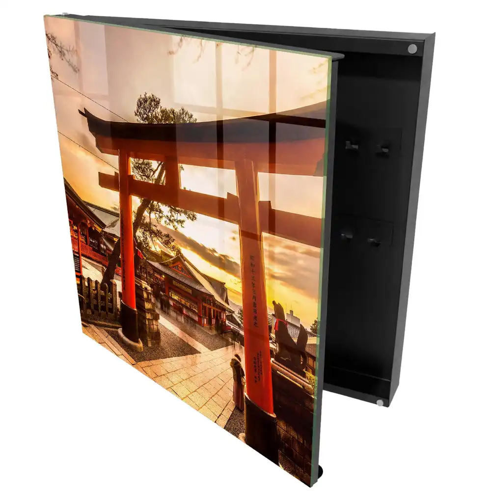 Boîte à clés théorie rouge et coucher de soleil sur la porte