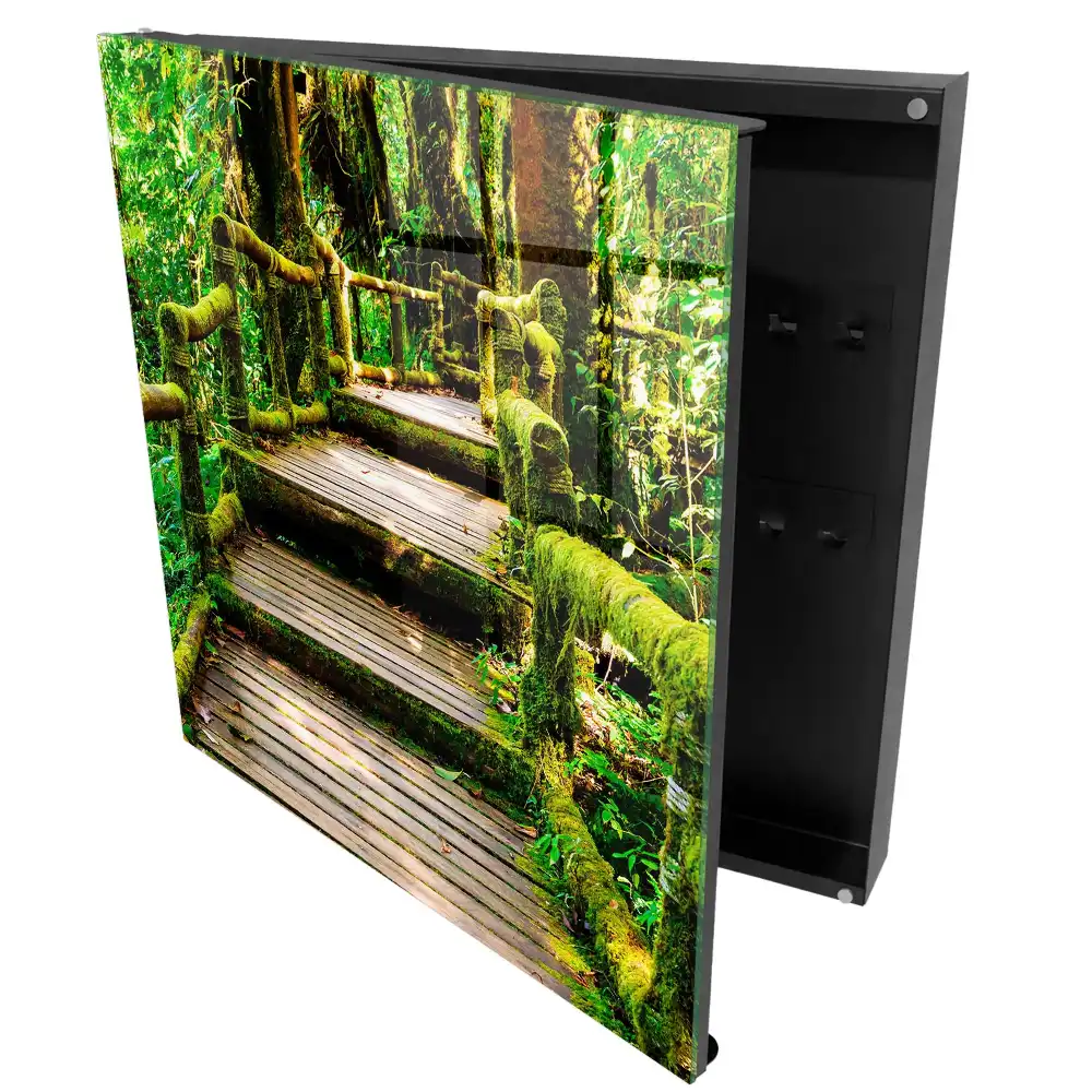 Boîte à clés murale un pont en bois dans une forêt verdoyante