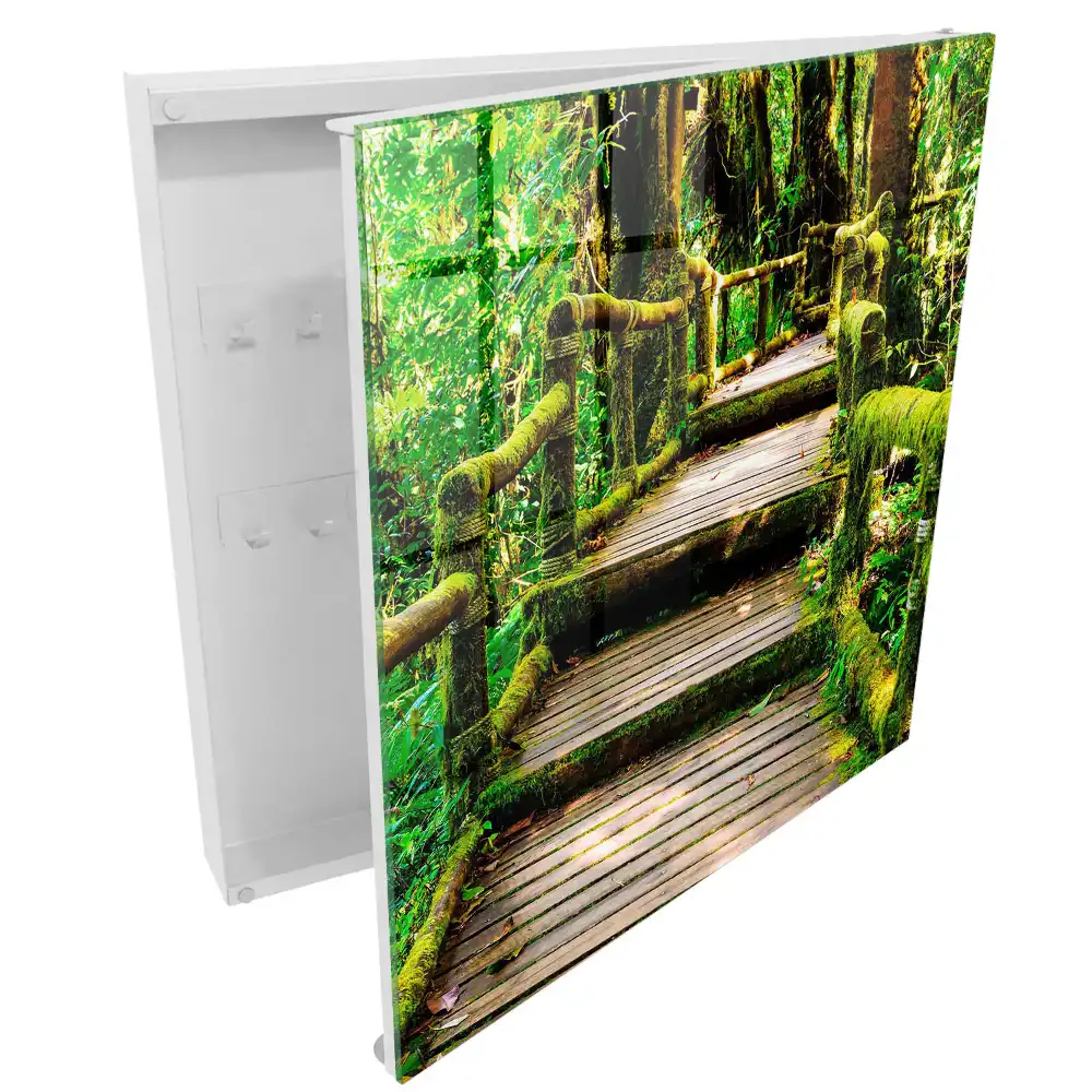Boîte à clés murale un pont en bois dans une forêt verdoyante