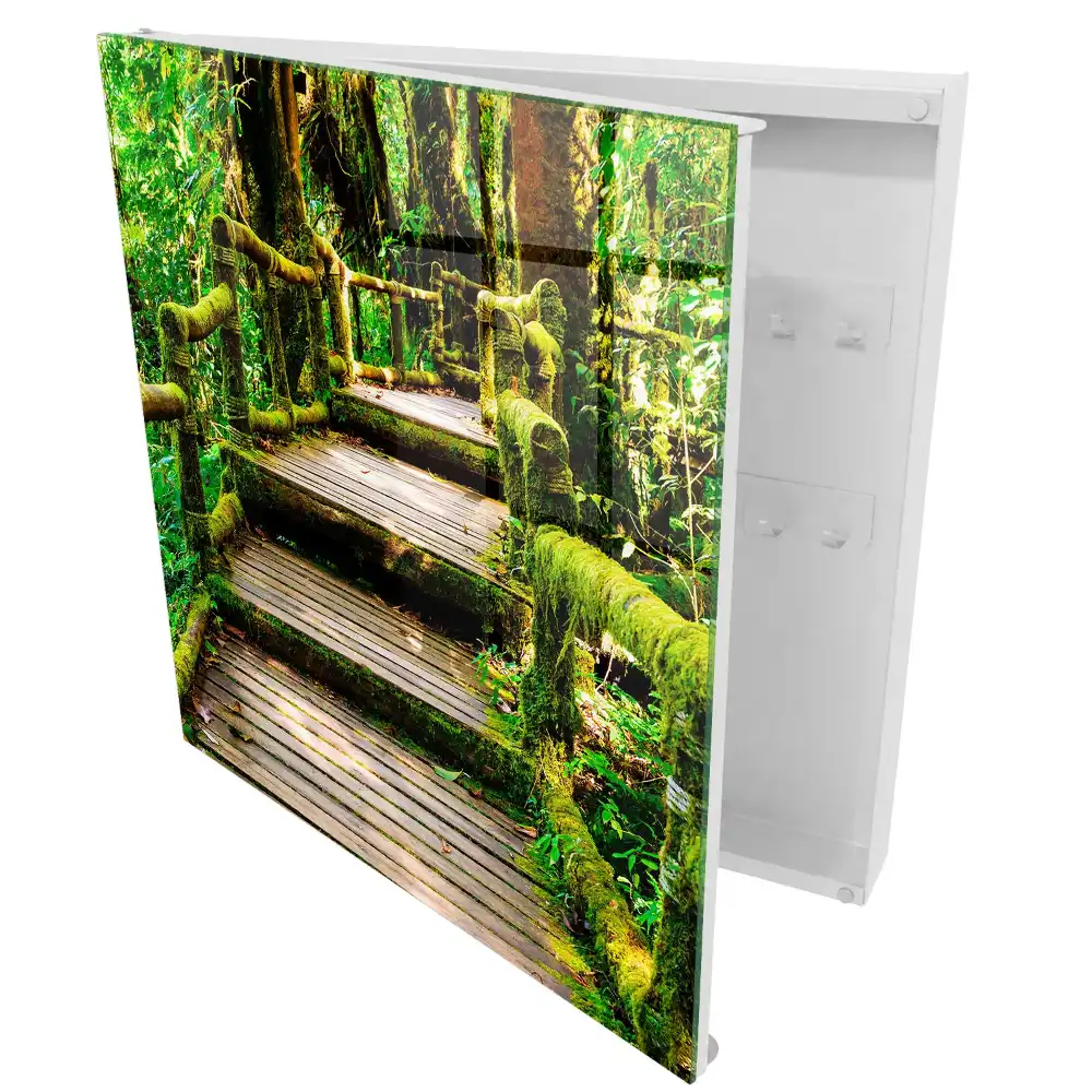 Boîte à clés murale un pont en bois dans une forêt verdoyante