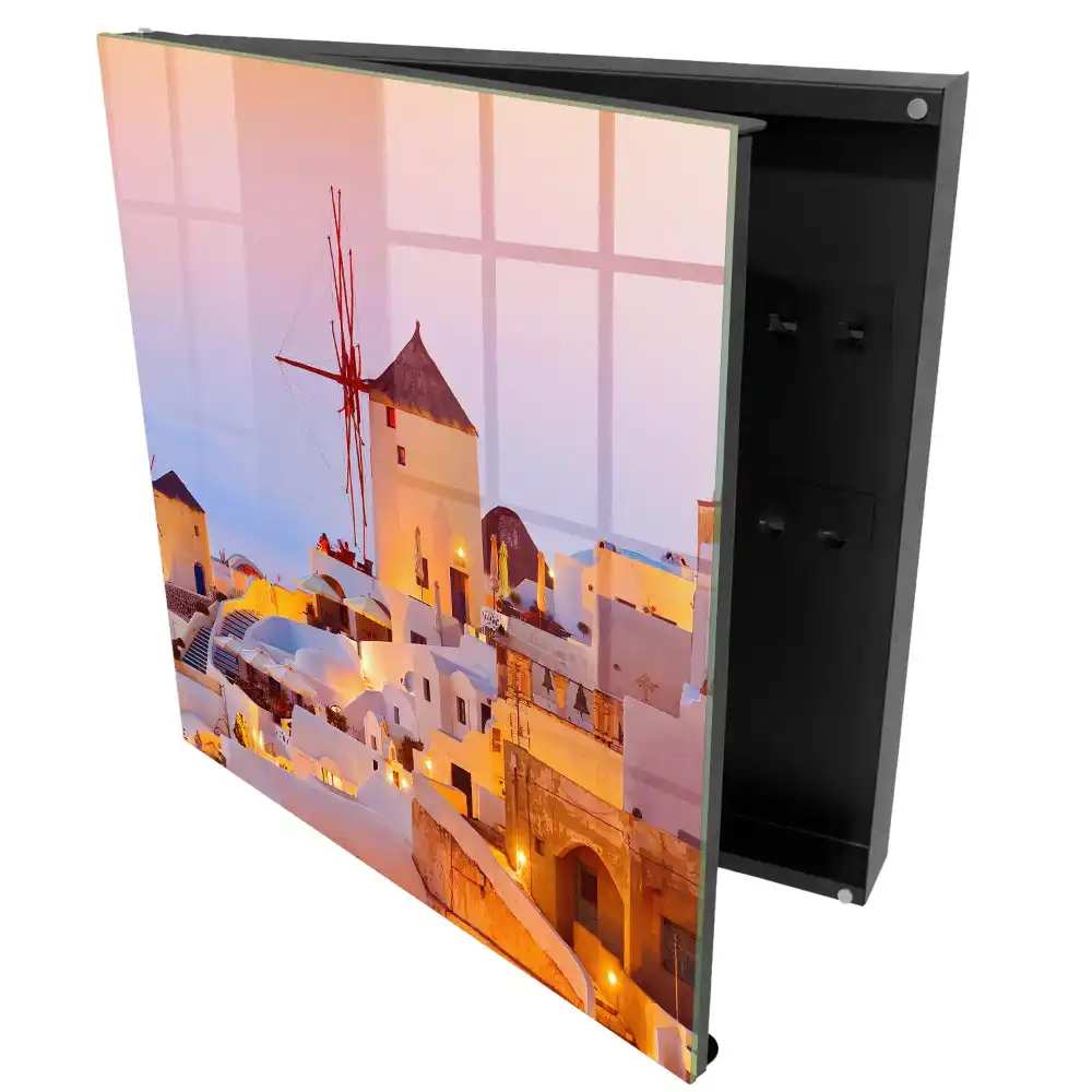 Armoire à clés bâtiments grecs et moulins à vent sous un soleil couchant chaleureux