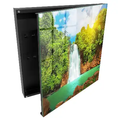 Boîte à clés murale une cascade dans une végétation tropicale luxuriante