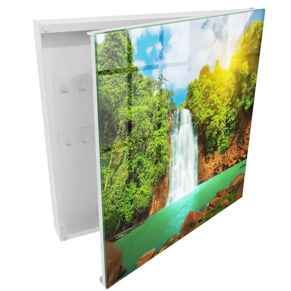 Boîte à clés murale une cascade dans une végétation tropicale luxuriante