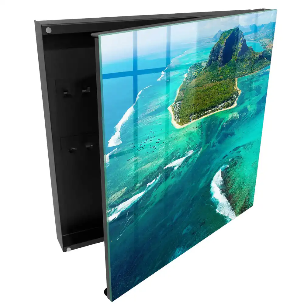 Armoire à clés vue de l'île avec un océan turquoise
