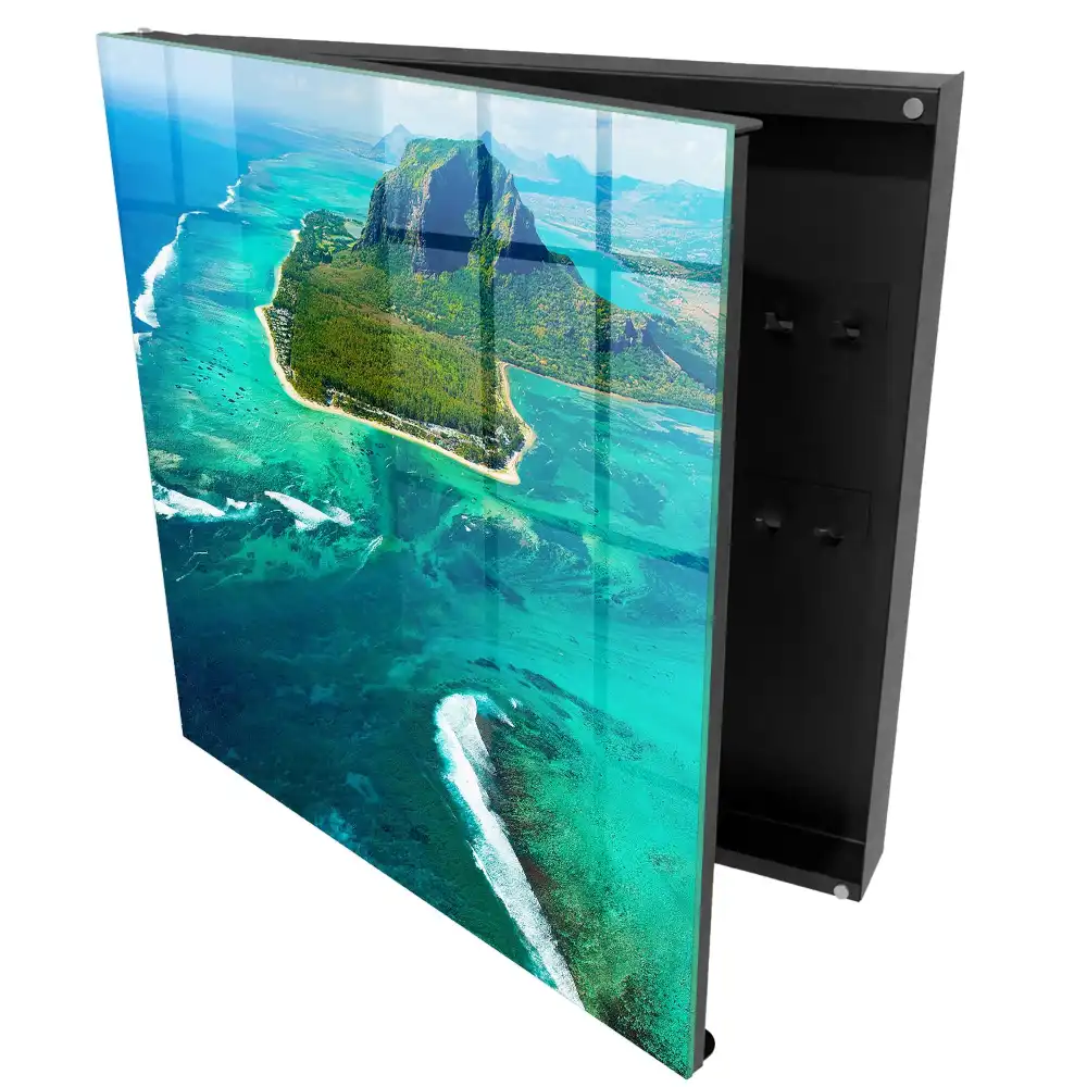 Armoire à clés vue de l'île avec un océan turquoise
