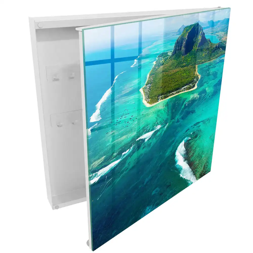 Armoire à clés vue de l'île avec un océan turquoise
