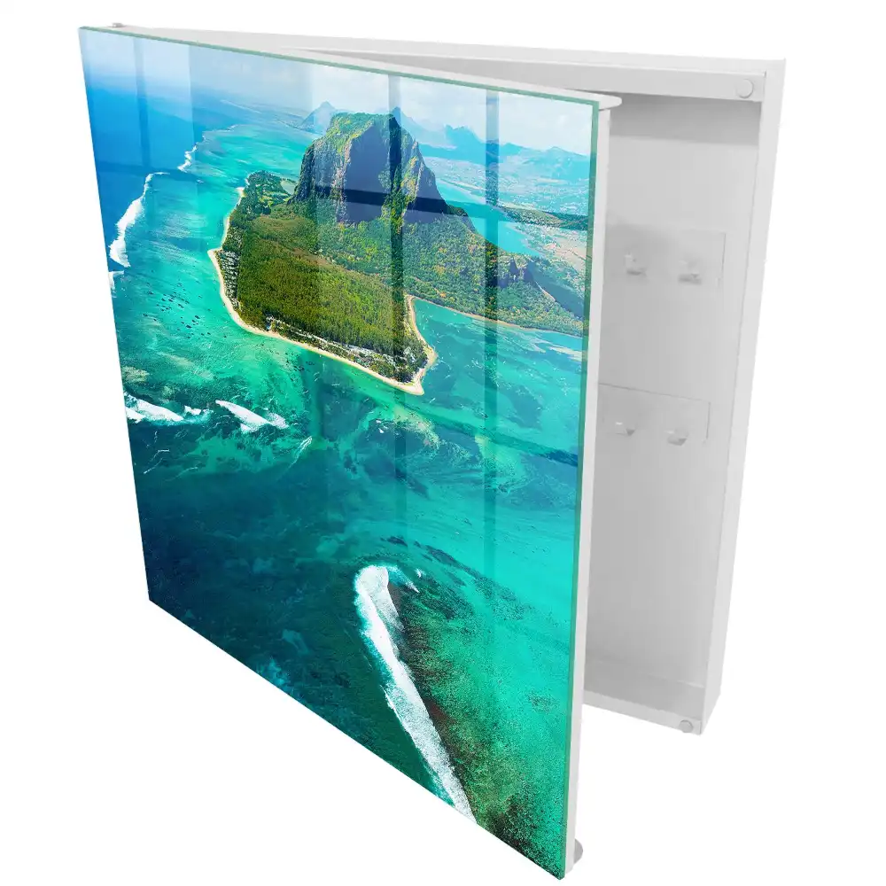Armoire à clés vue de l'île avec un océan turquoise