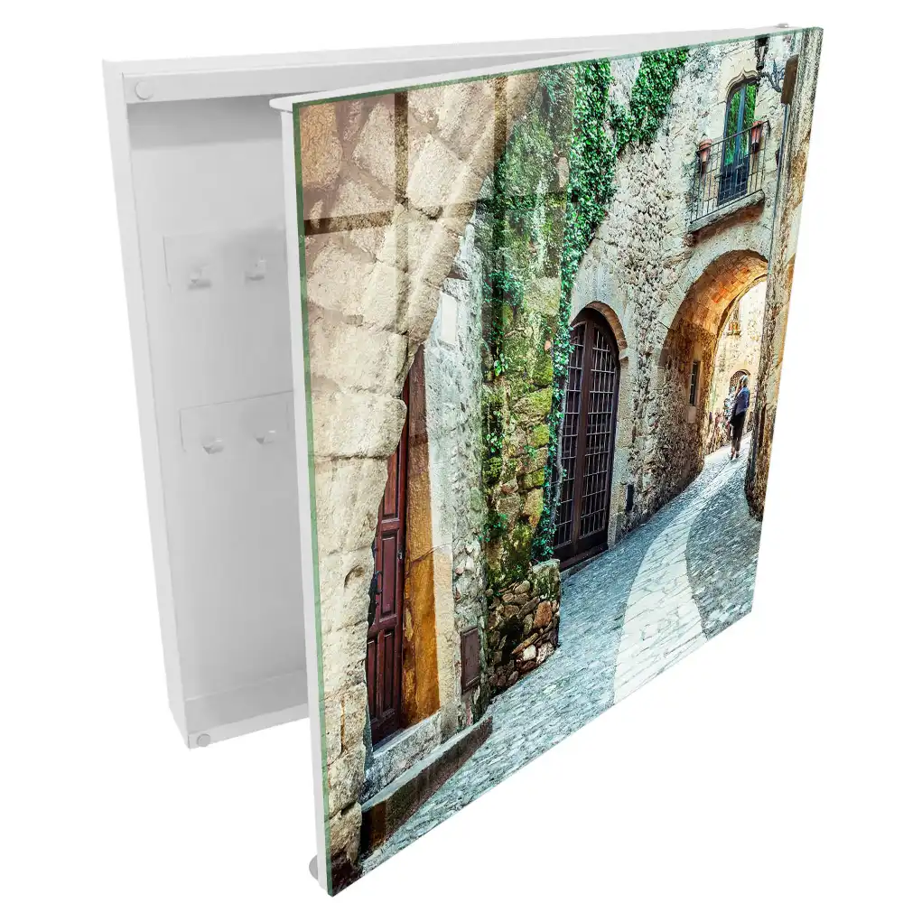 Boîte à clés une rue historique verdoyante de style classique