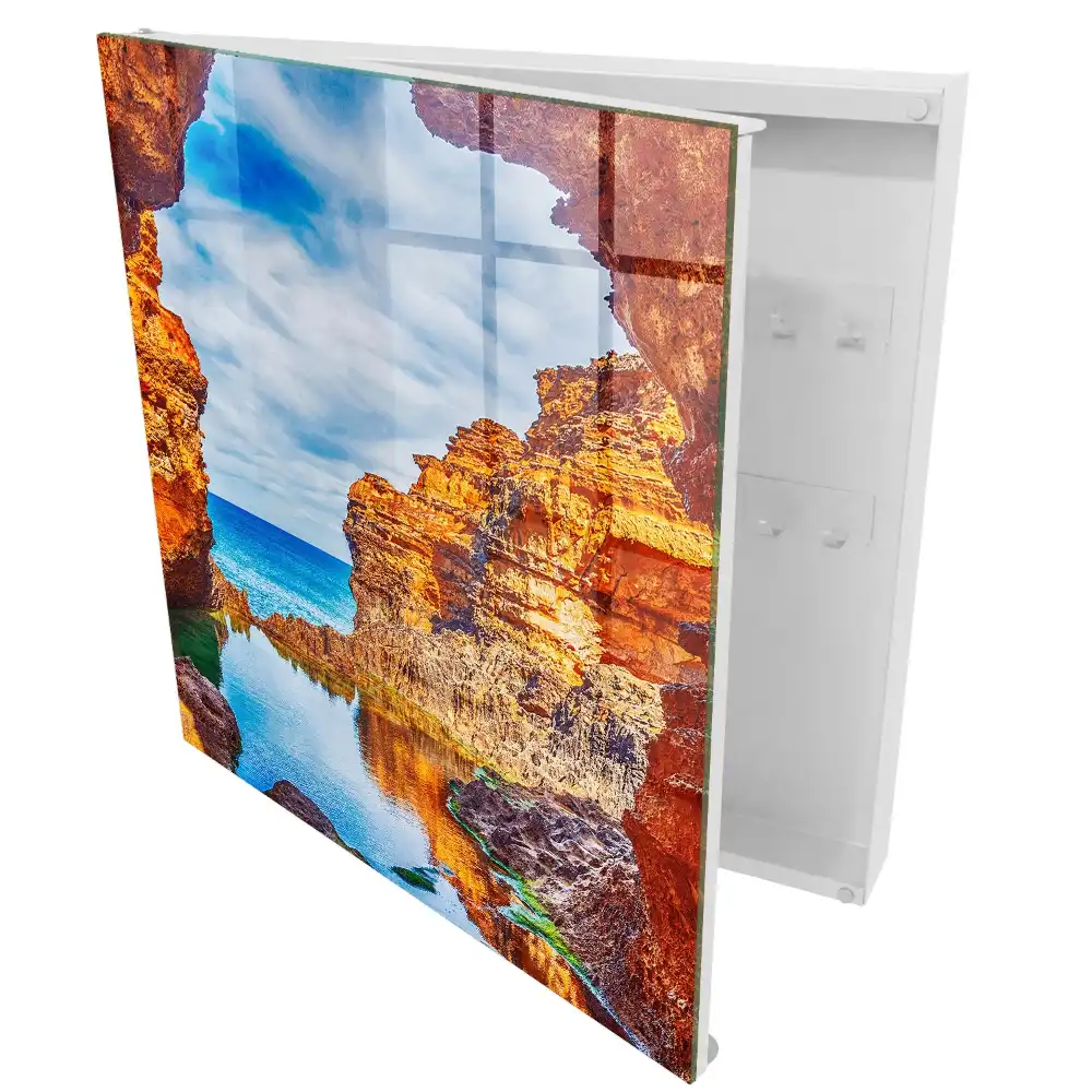 Boîte à clés murale falaises orangées surplombant la mer et le ciel bleus