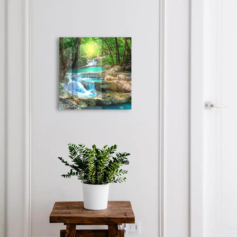 Boîte à clés l'eau turquoise de la cascade et la jungle luxuriante