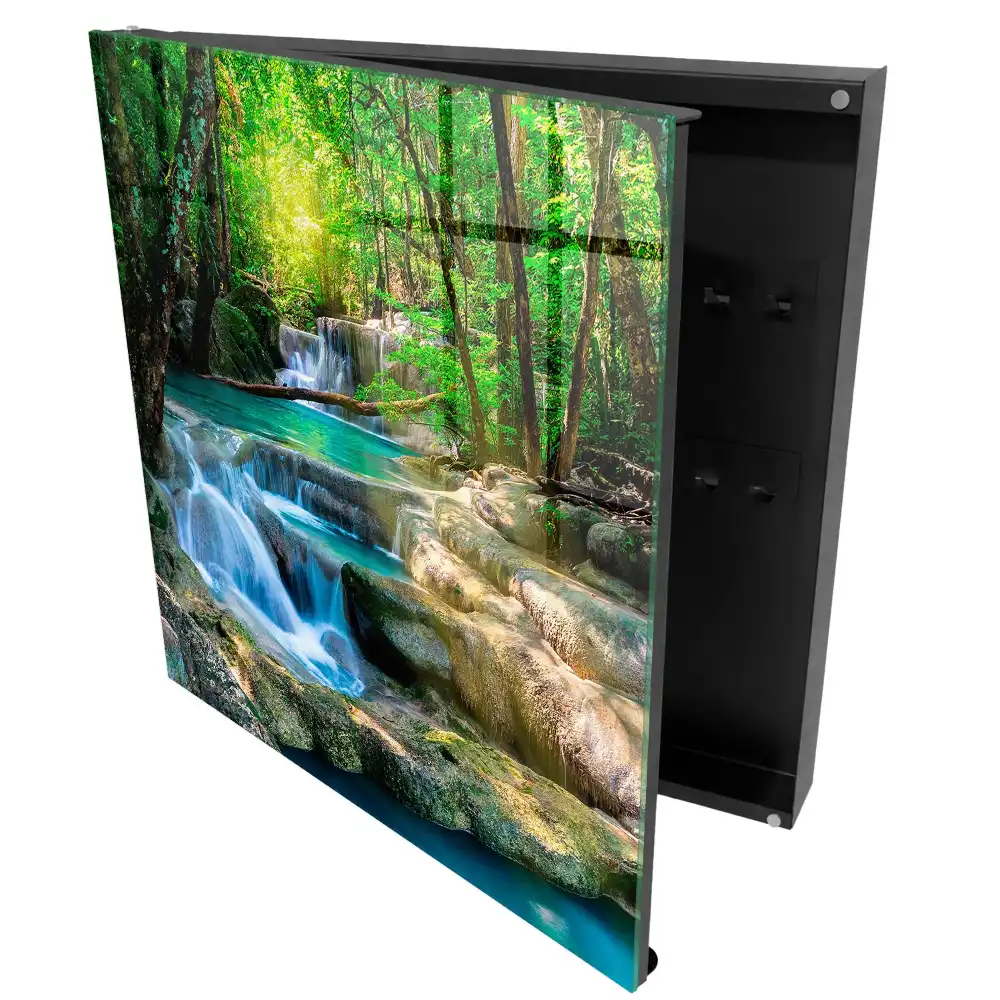 Boîte à clés l'eau turquoise de la cascade et la jungle luxuriante