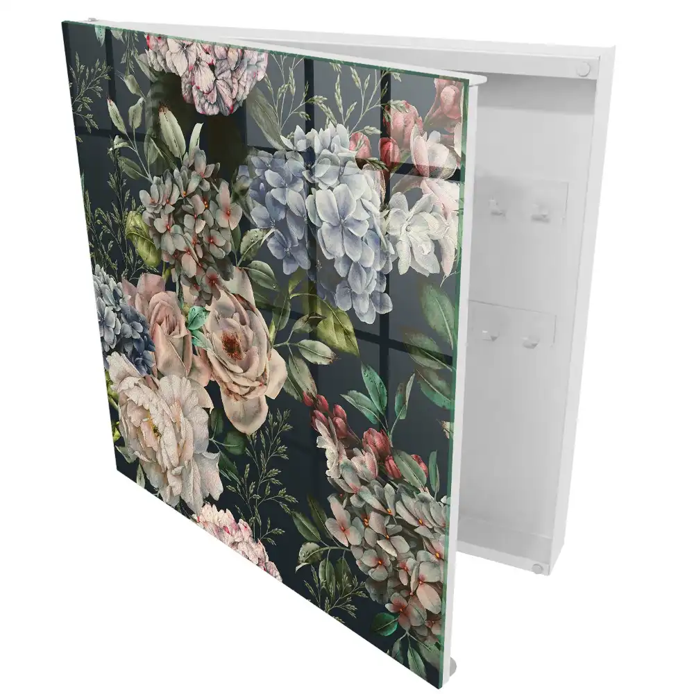 Boîte à clés des fleurs romantiques sur fond sombre