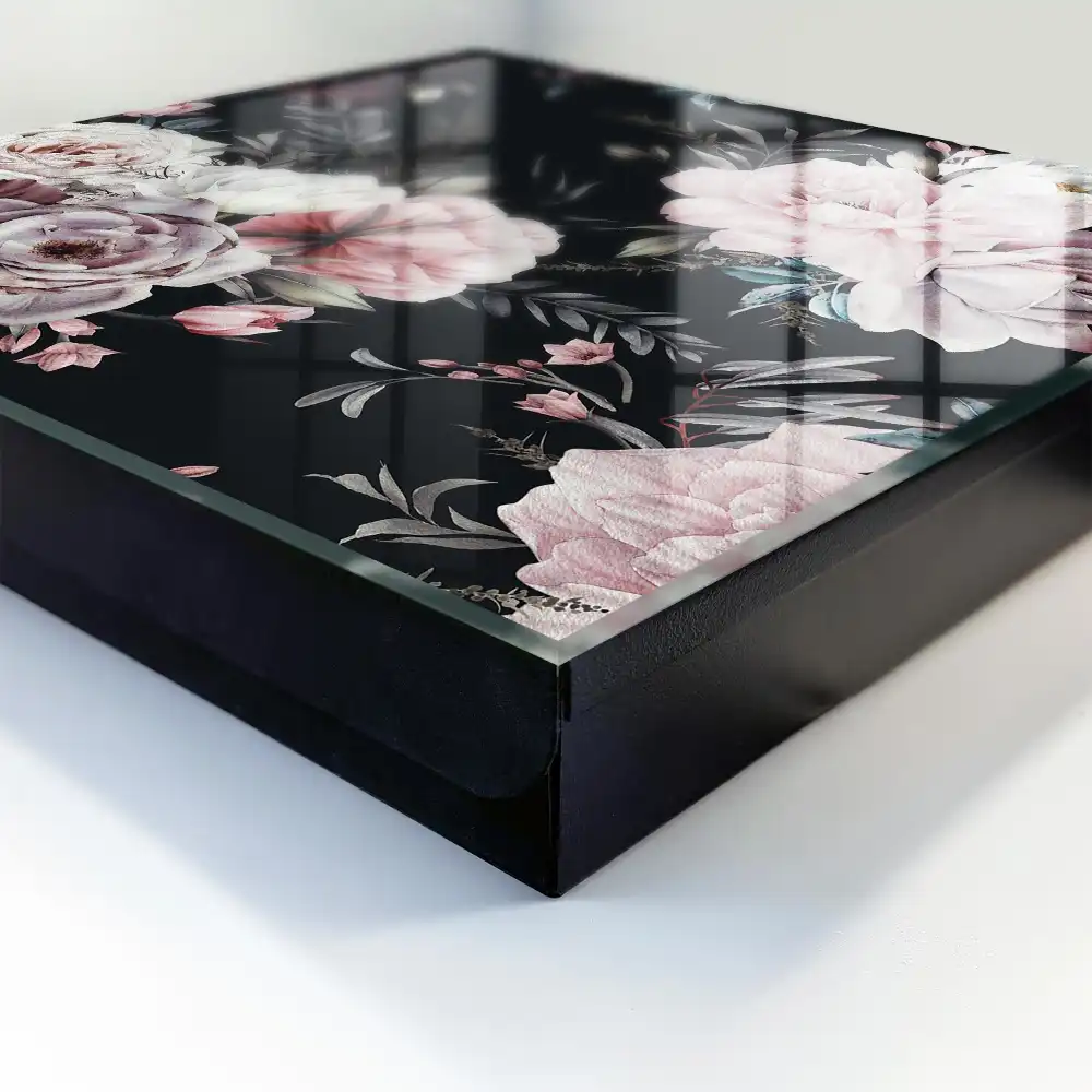 Armoire à clés de magnifiques fleurs sur fond sombre