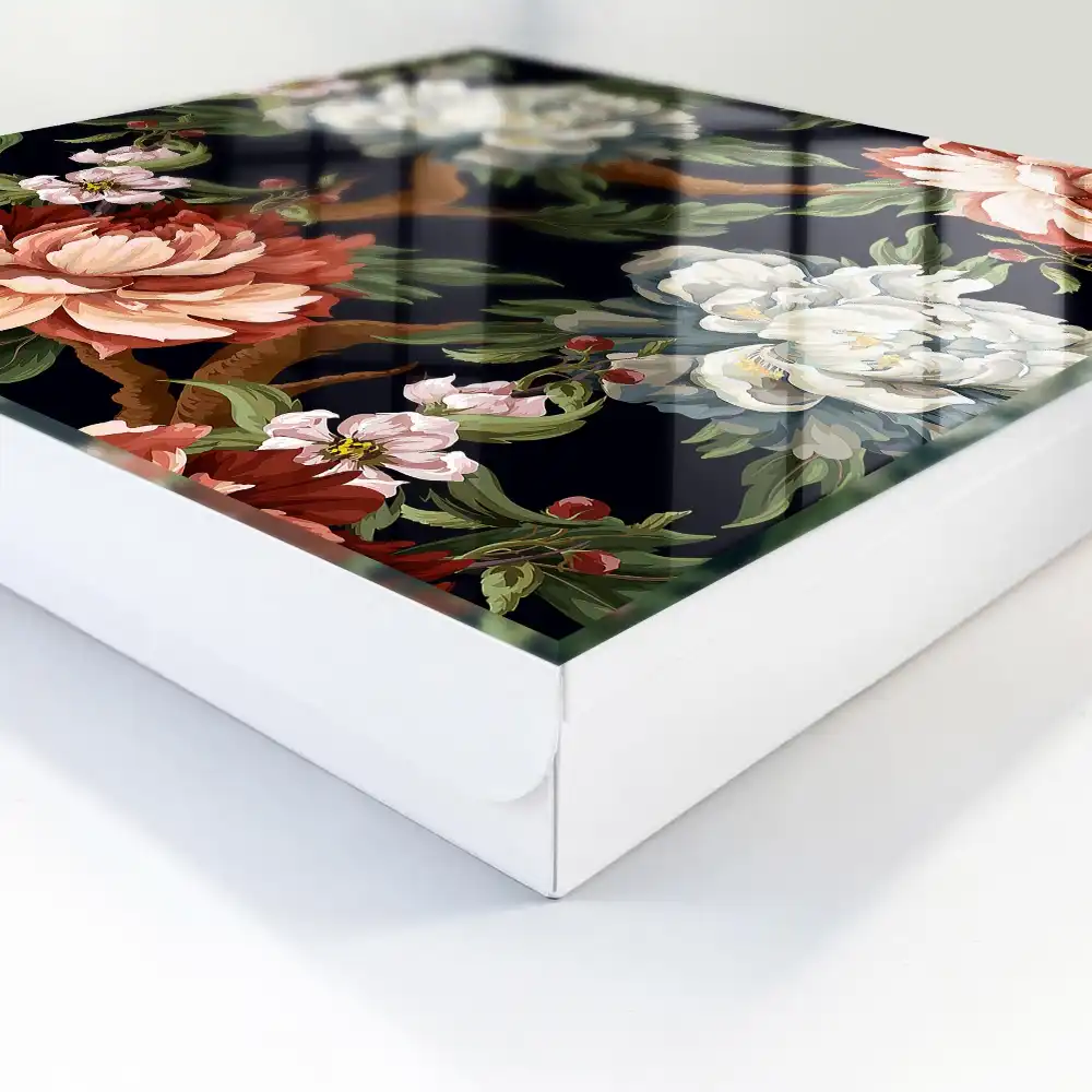 Boîte à clés murale fleurs avec des feuilles sur fond sombre