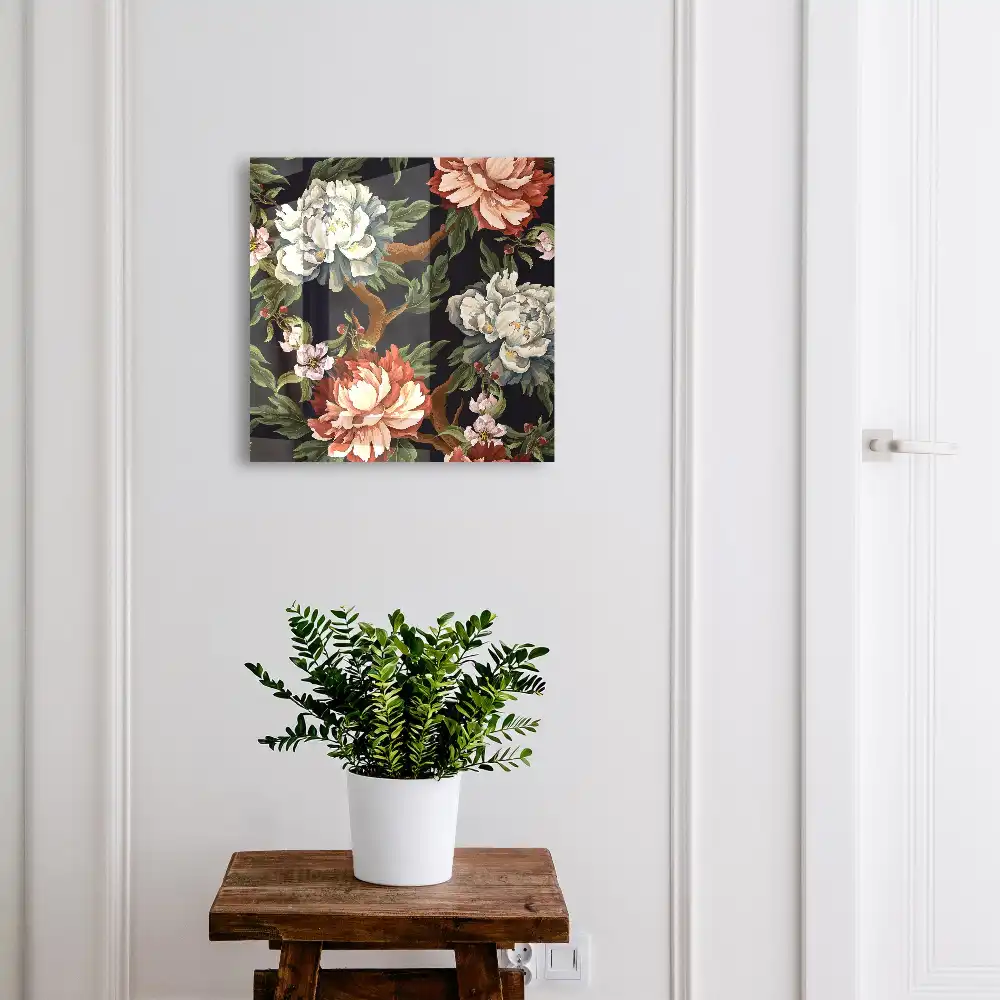 Boîte à clés murale fleurs avec des feuilles sur fond sombre