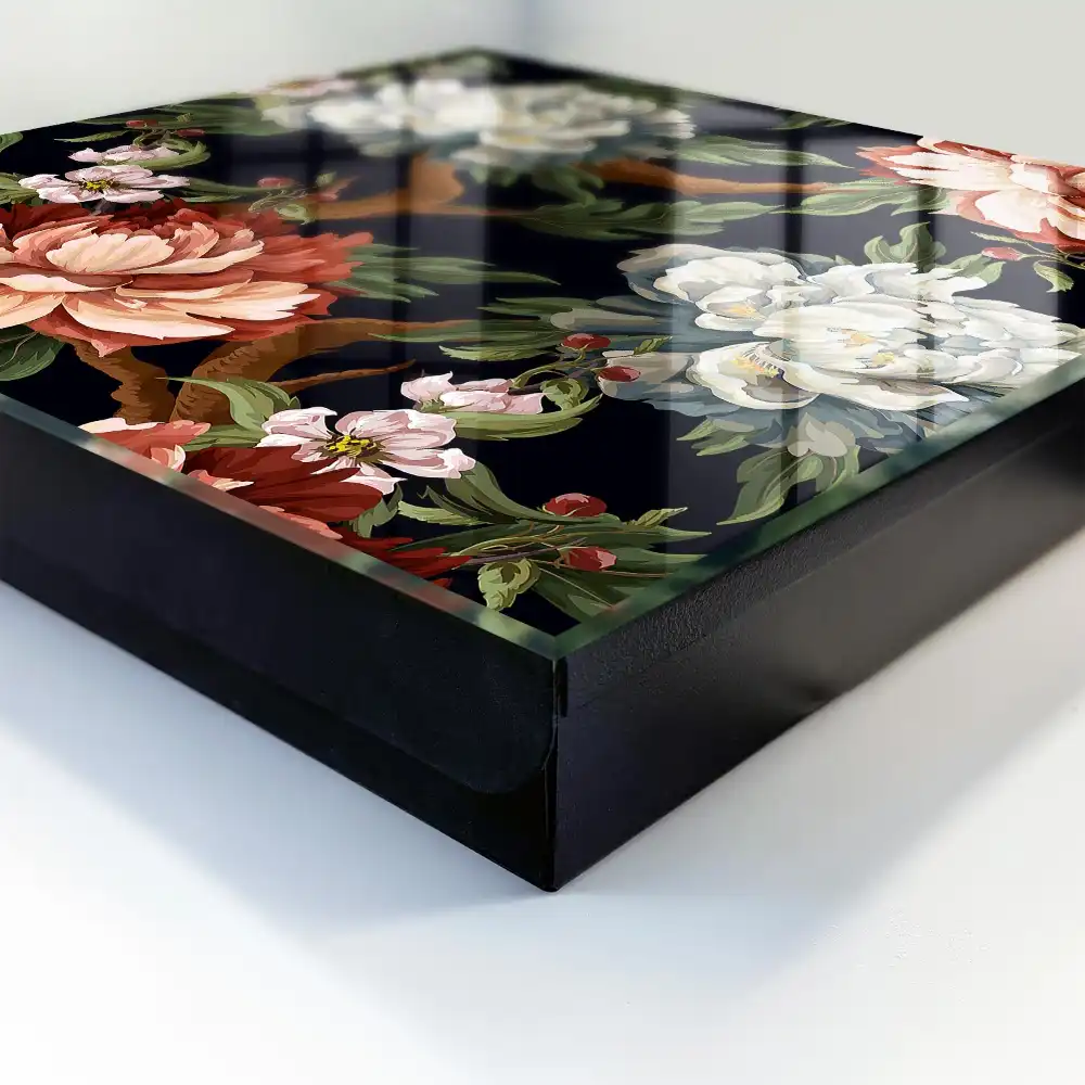 Boîte à clés murale fleurs avec des feuilles sur fond sombre