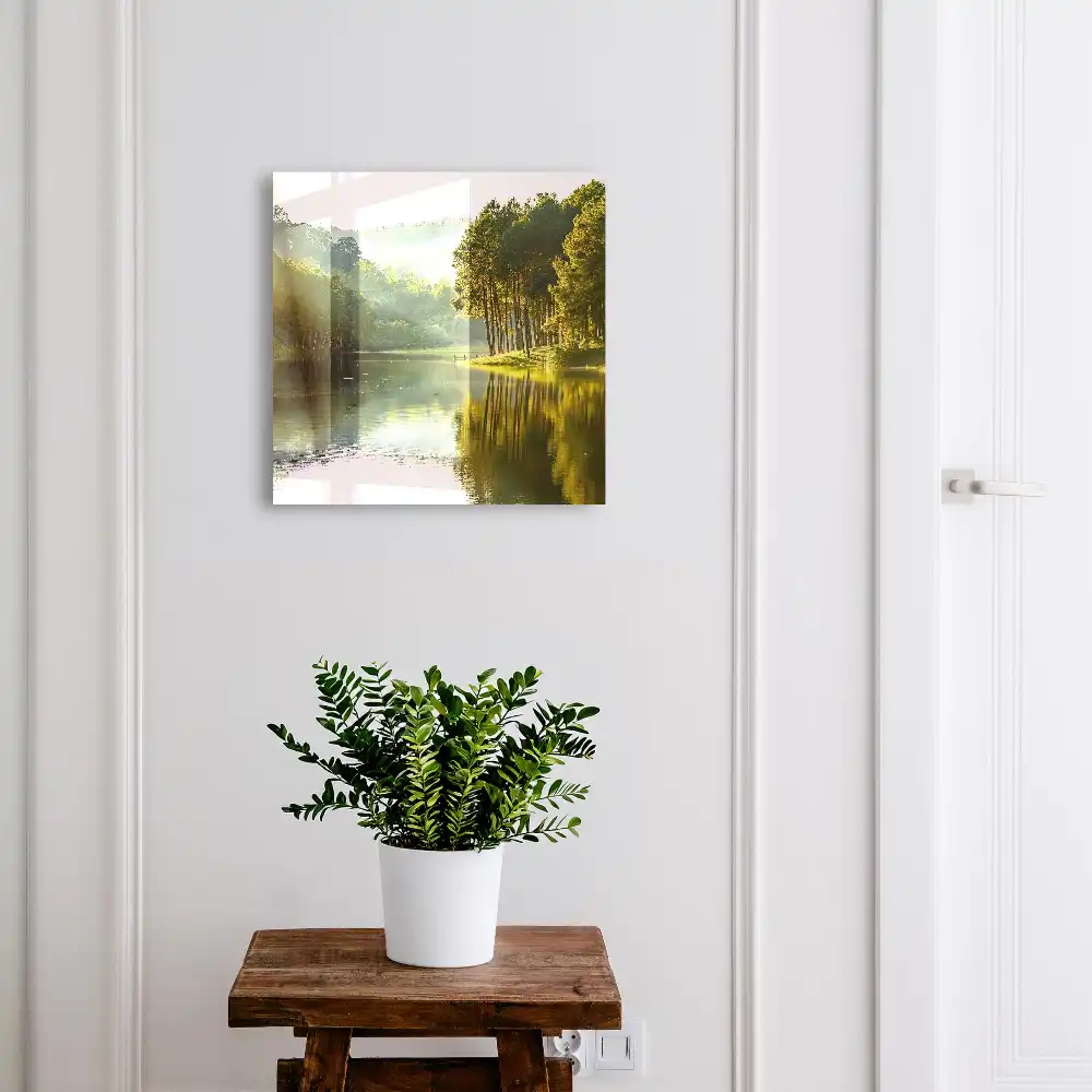 Boîte à clés un lac paisible entouré d'arbres verts