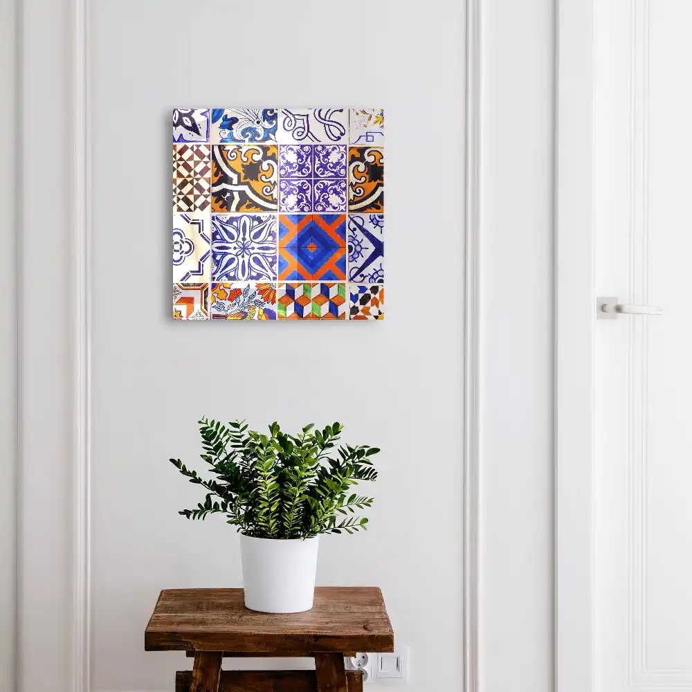 Armoire à clés des motifs colorés inspirés des traditions