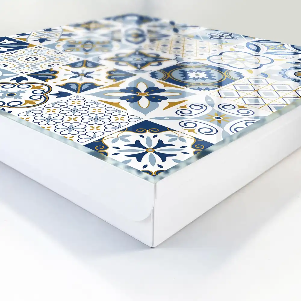 Boîte à clés une variété de motifs dans les tons bleus et jaunes